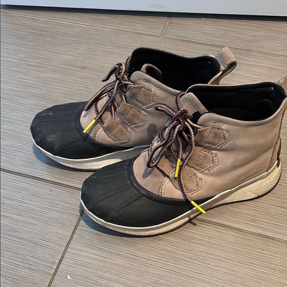 Stylish Tan and Black Ankle Boots